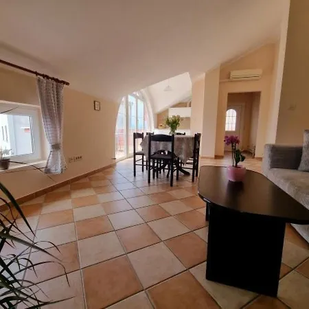 Mit Balkon- Tolle Lage By Interhome *