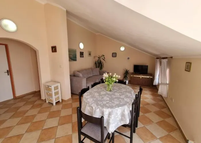 Mit Balkon- Tolle Lage By Interhome