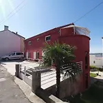 Mit Balkon- Tolle Lage By Interhome * Цриквеница