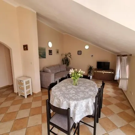 Mit Balkon- Tolle Lage By Interhome